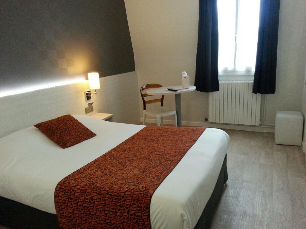 Contact Hotel Du Cerf Château-Gontier 객실 사진