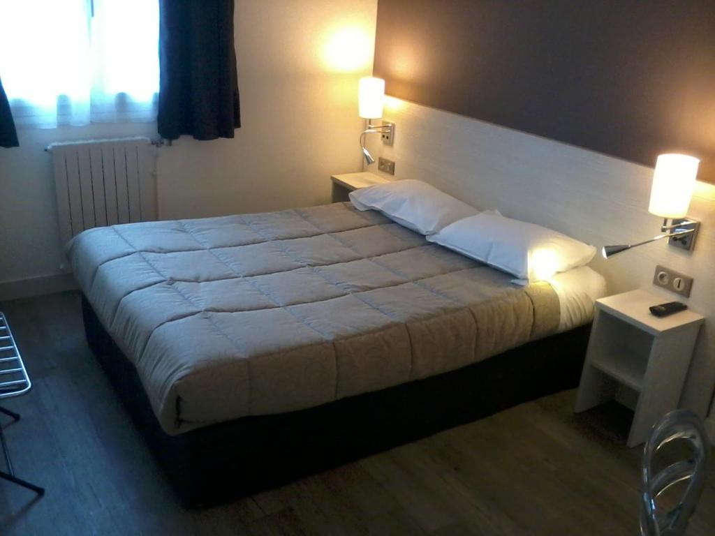 Contact Hotel Du Cerf Château-Gontier 객실 사진
