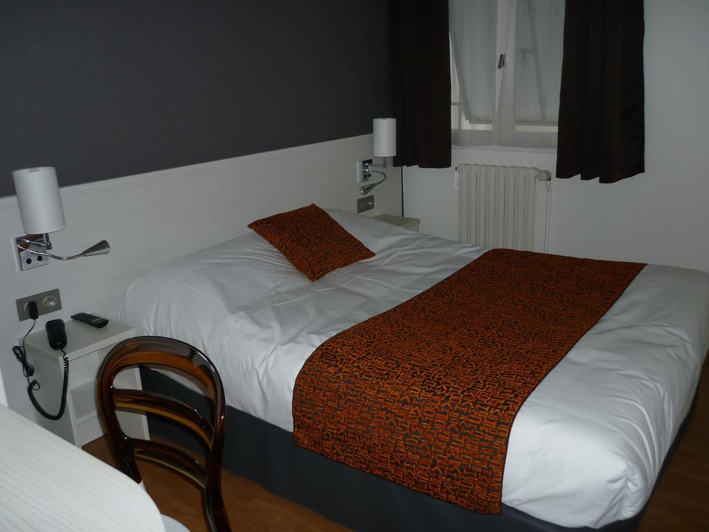 Contact Hotel Du Cerf Château-Gontier 객실 사진